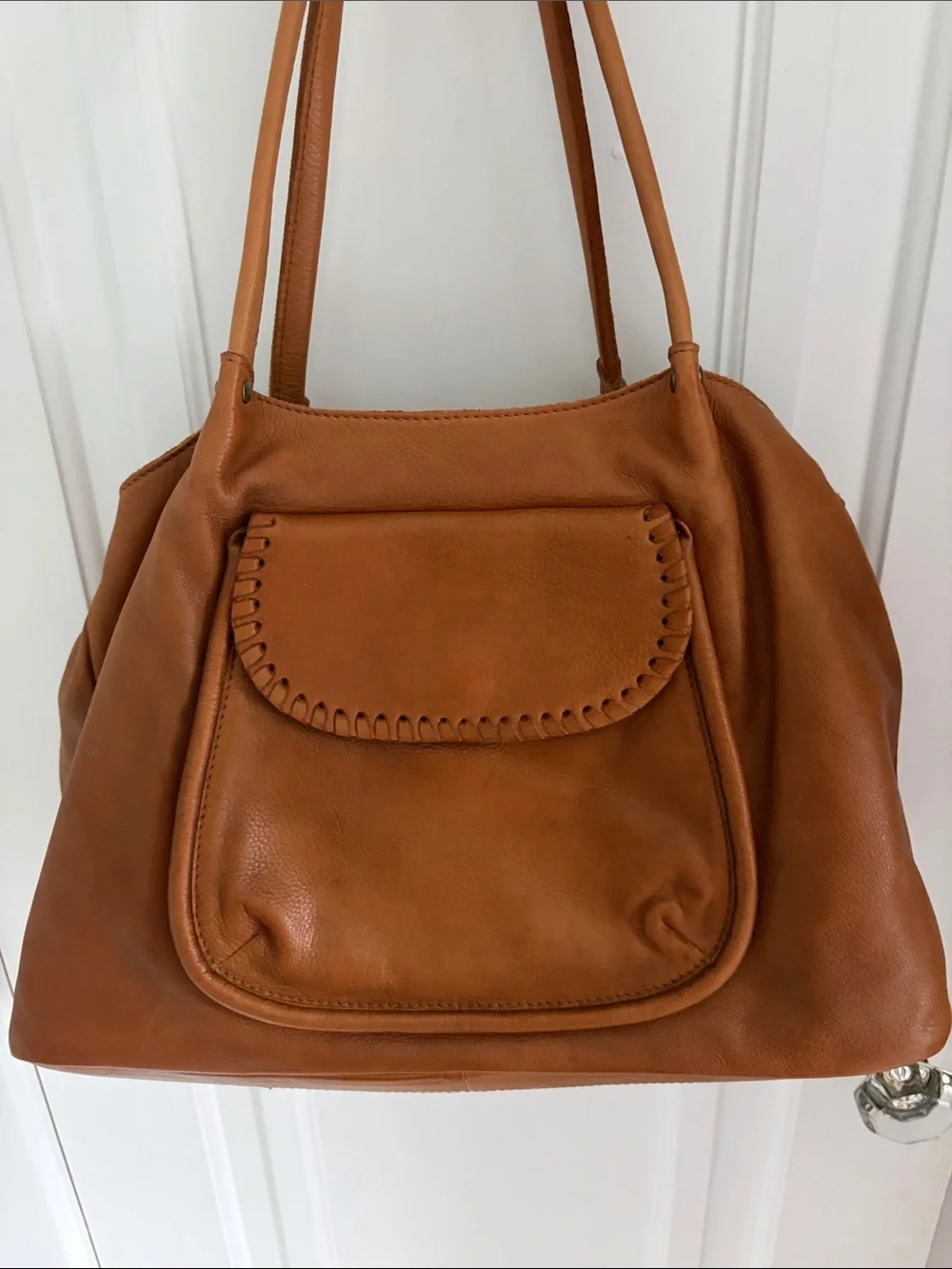Vilenca Holland • Classic Tan Leather Handbag - Picture 2 of 9